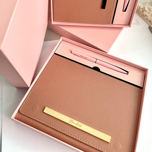 Signature Élégante Rose – Coffret carnet & stylo personnalisés