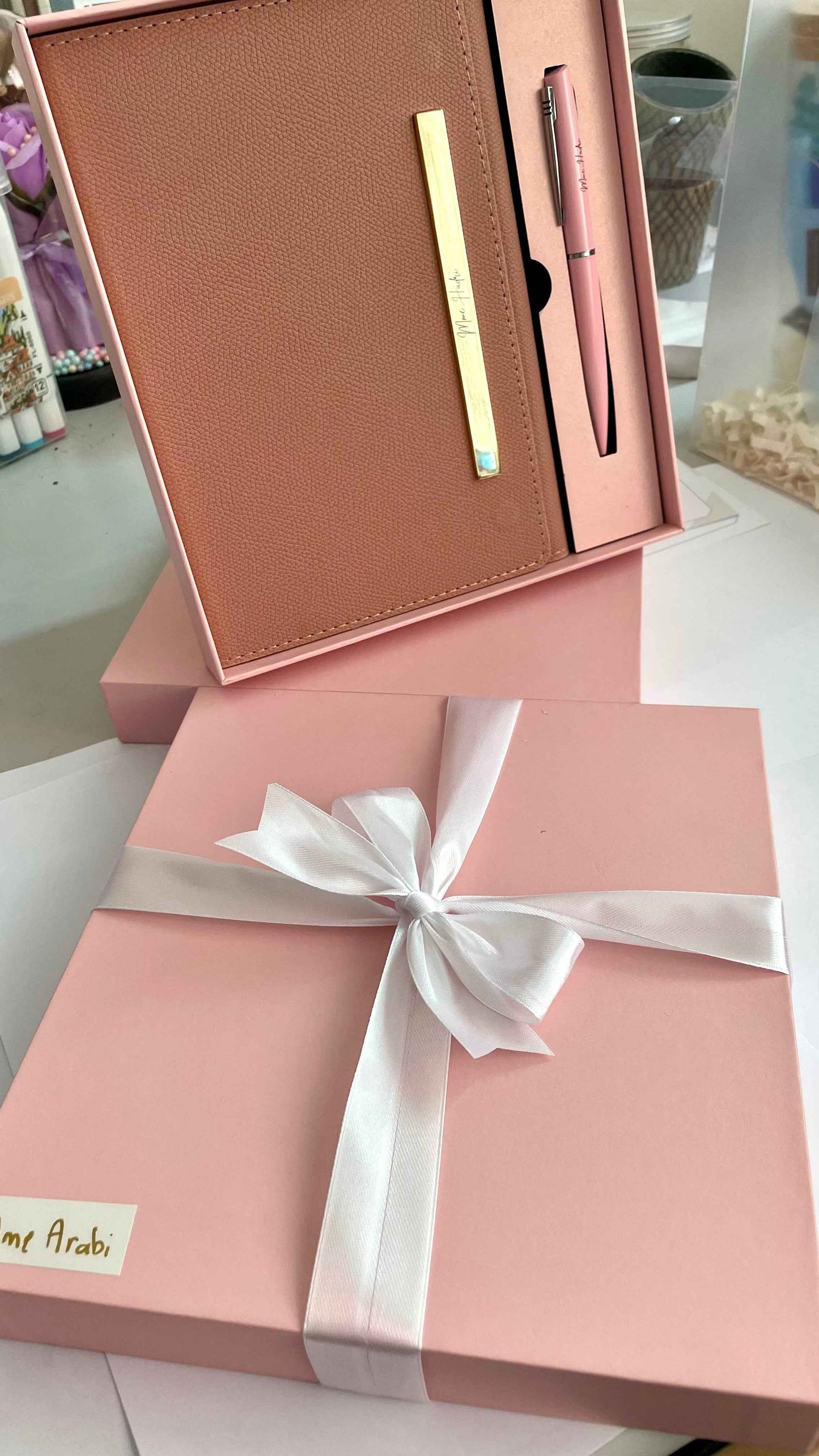 Signature Élégante Rose – Coffret carnet & stylo personnalisés