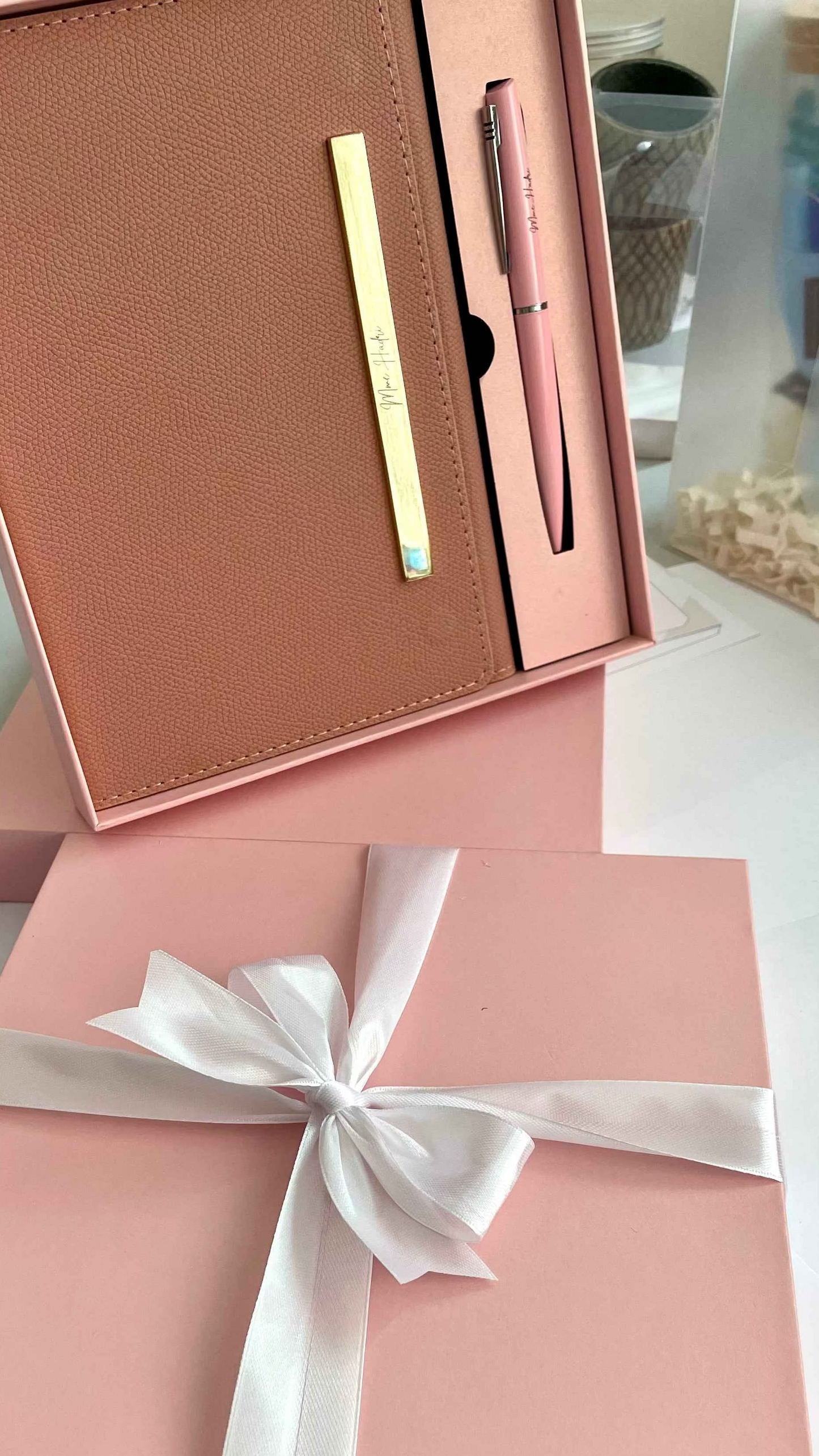 Signature Élégante Rose – Coffret carnet & stylo personnalisés