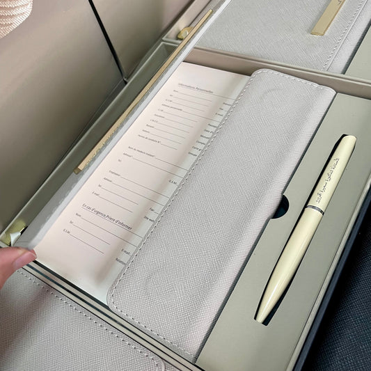 Signature Élégante Greige – Coffret carnet & stylo personnalisés