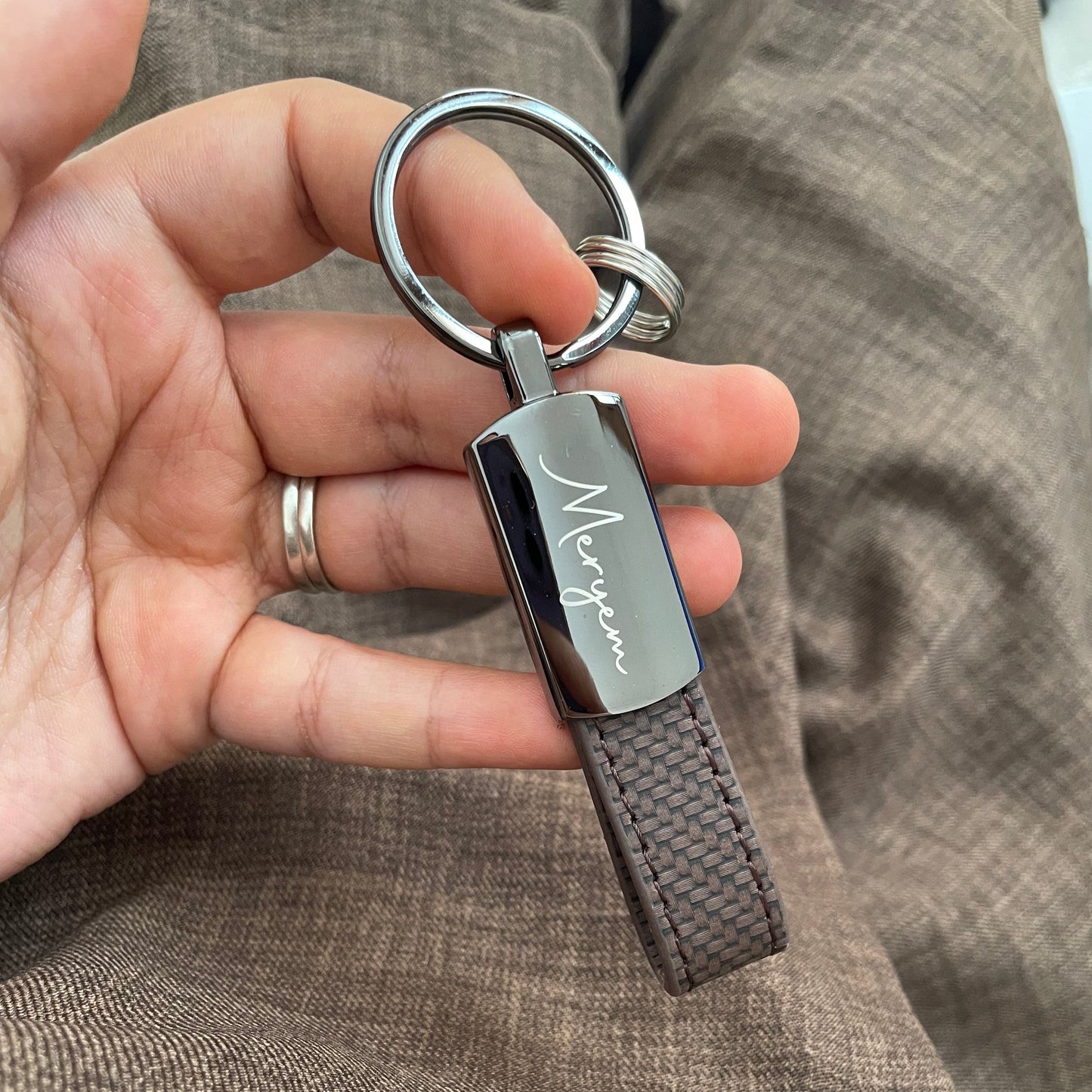 Porte-clés Marron Élégant Personnalisé avec Boîte – Cadeau Maroc | Gifts House