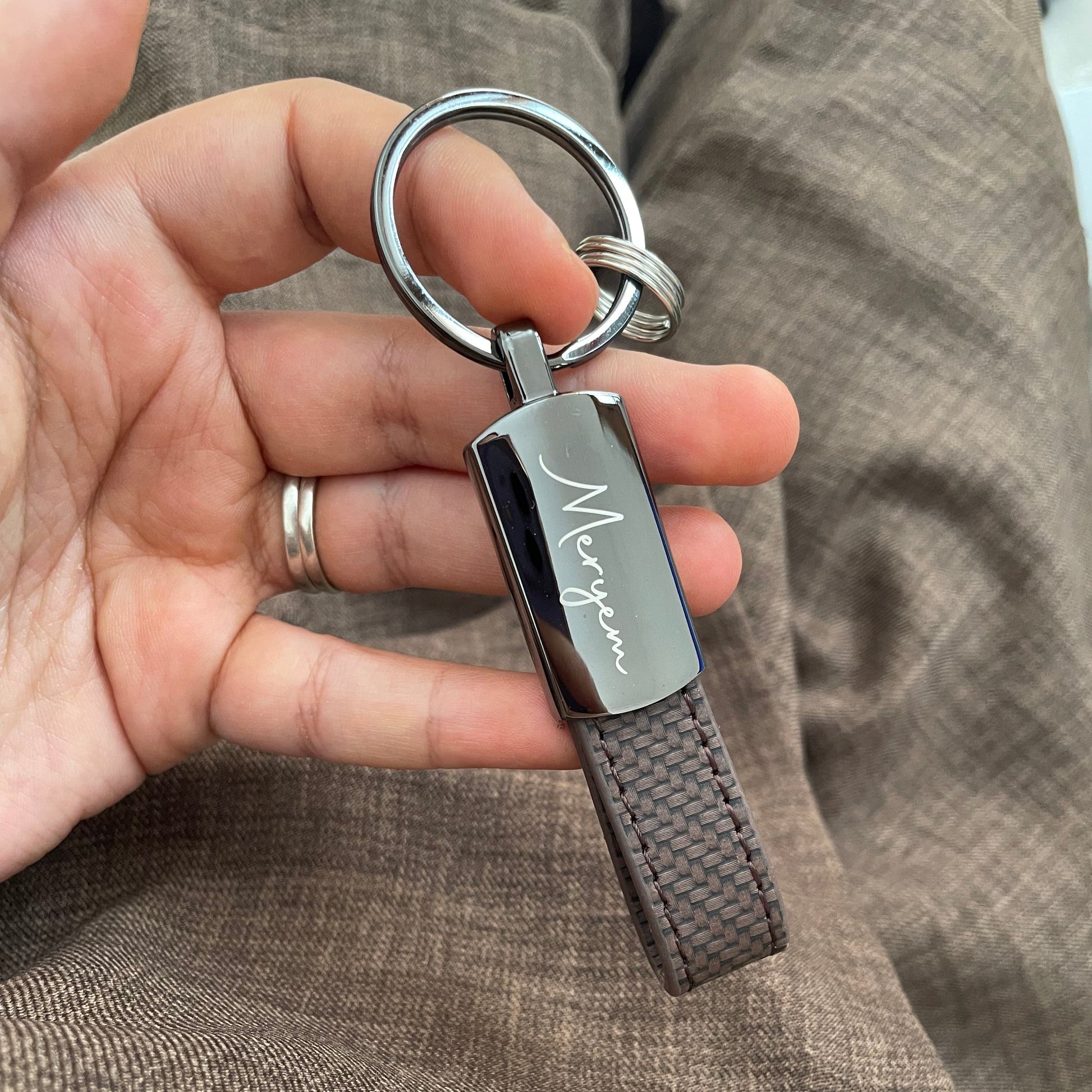 Porte-clés Marron Élégant Personnalisé avec Boîte – Cadeau Maroc | Gifts House