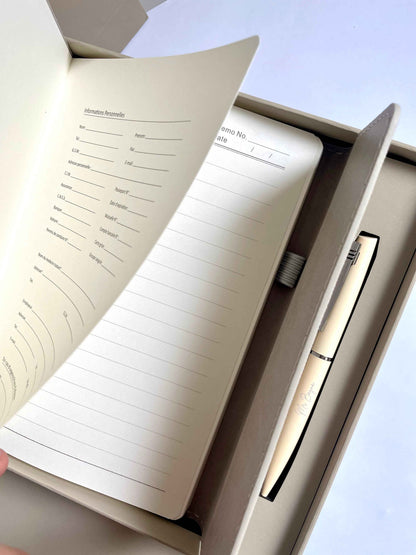 Signature Élégante Greige – Coffret carnet & stylo personnalisés