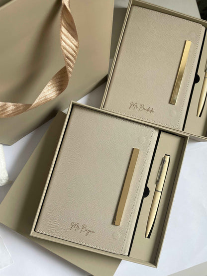 Signature Élégante Greige – Coffret carnet & stylo personnalisés
