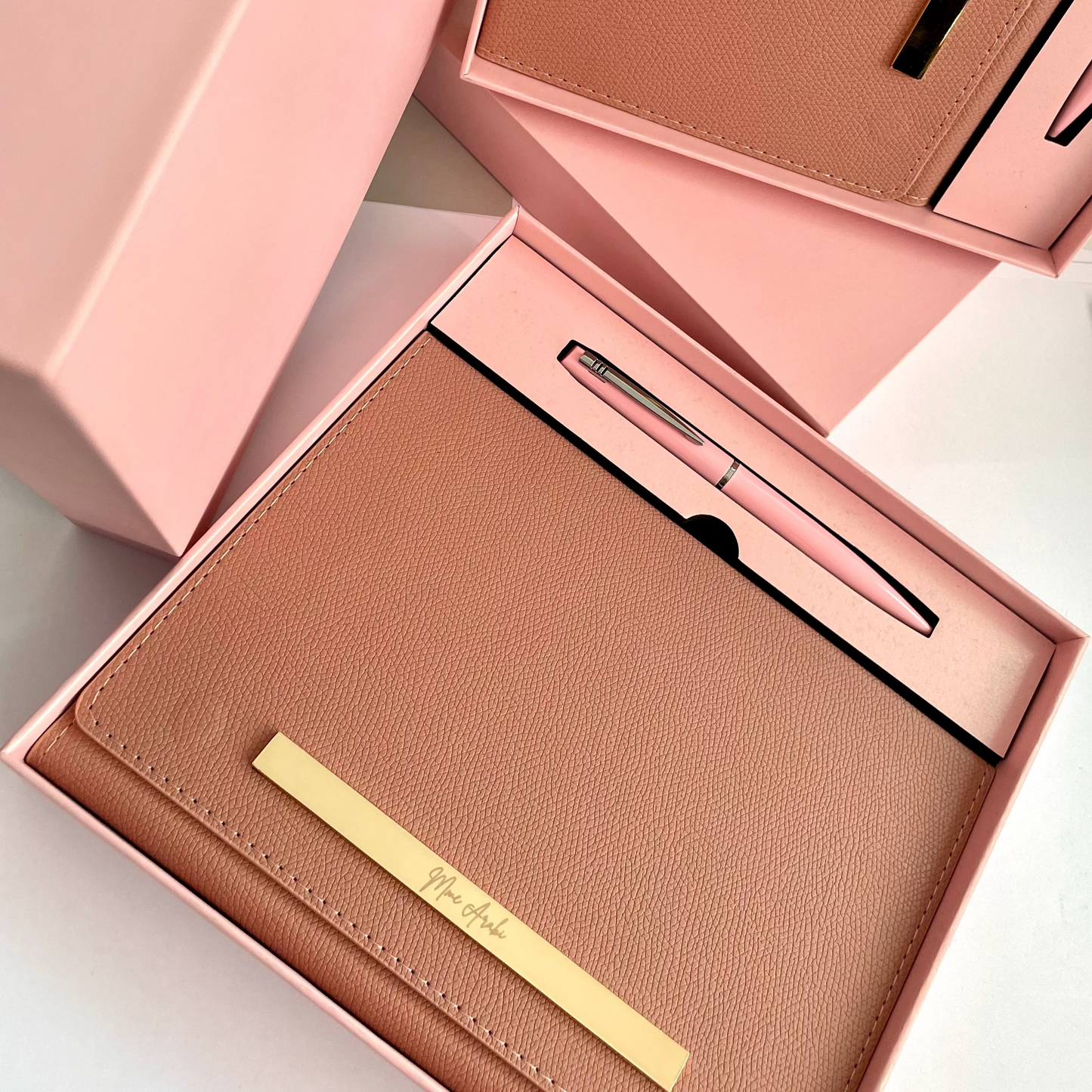Signature Élégante Rose – Coffret carnet & stylo personnalisés