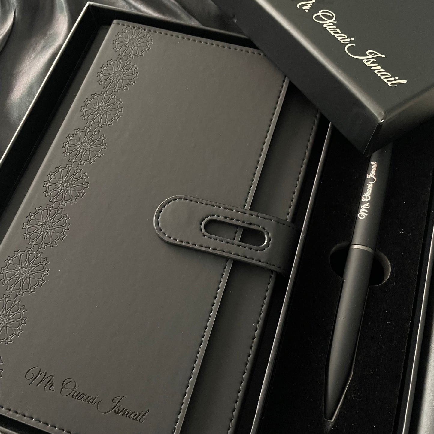 Coffret Carnet & Stylo Personnalisé – Élégance Noire