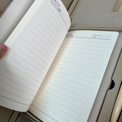 Signature Élégante Greige – Coffret carnet & stylo personnalisés