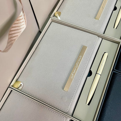 Signature Élégante Greige – Coffret carnet & stylo personnalisés